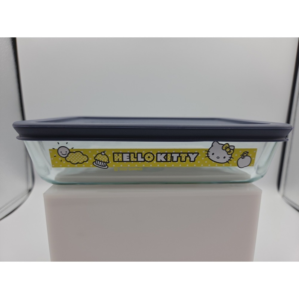 Pyrex Hello Kitty Rectangular Glass Food Storage Container Snap Lid Set